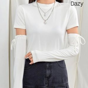 Mock neck soiled tee and knot detailed arm sleeve